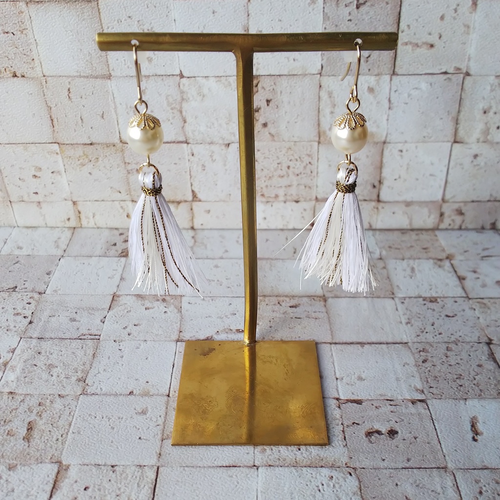 【ver.白】肋骨服タッセルピアス