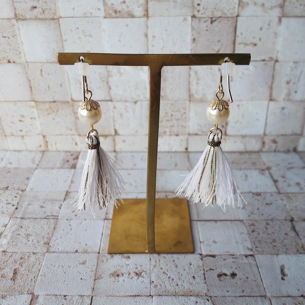 【ver.白】肋骨服タッセルピアス