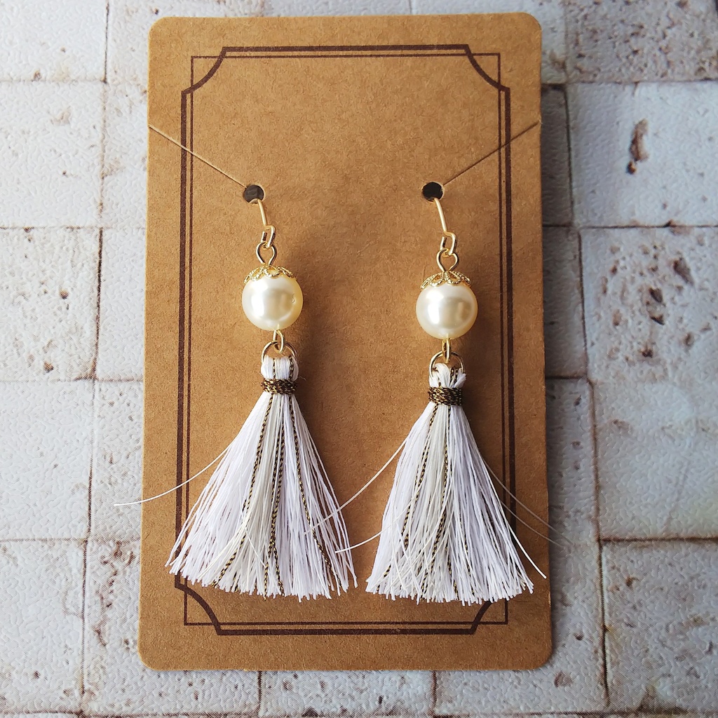 【ver.白】肋骨服タッセルピアス