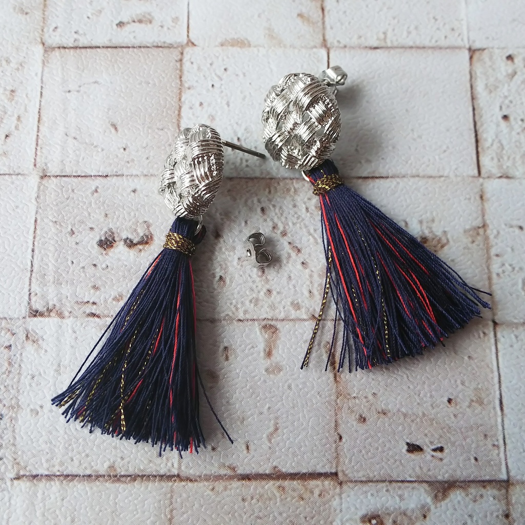 軍服タッセルピアス①