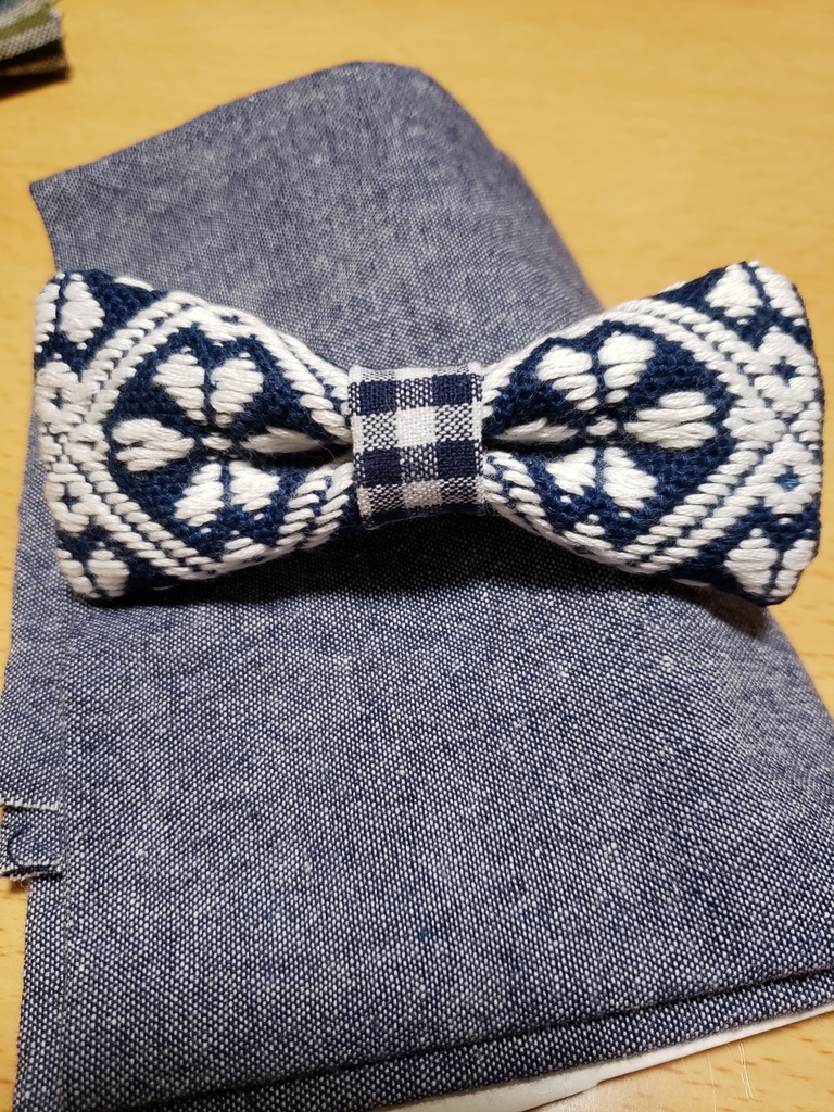 こぎん刺し蝶ネクタイ　オリジナルもどこ(模様)「桜囲み」