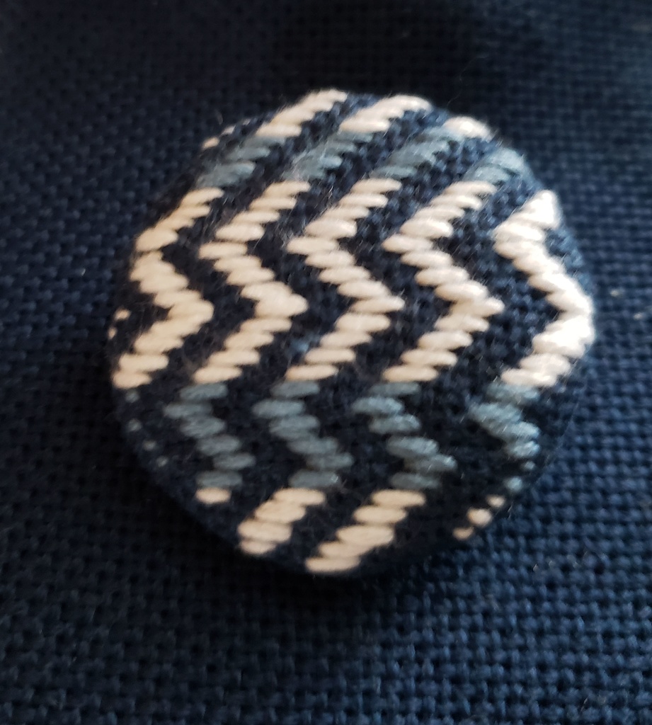 こぎん刺し　ブローチ大　糸柱流れ　青白系