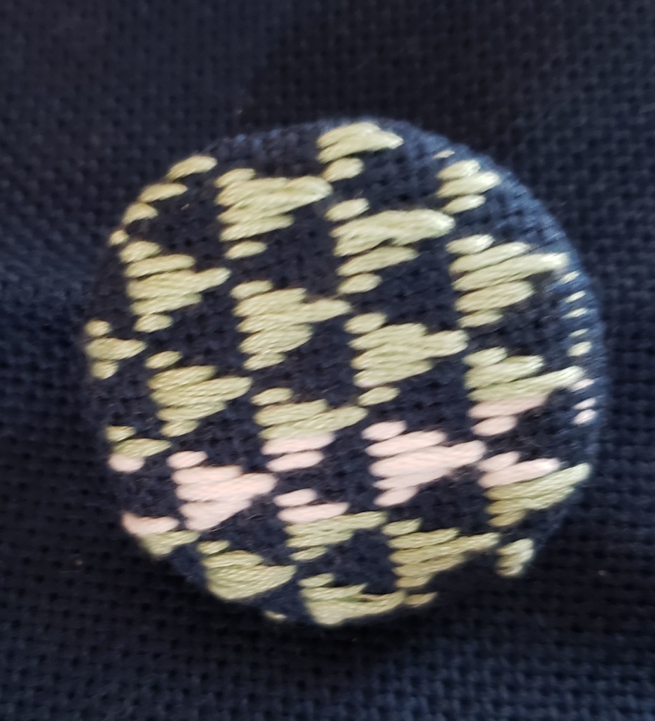 こぎん刺し　ブローチ大　うろこ模様　抹茶ラテ