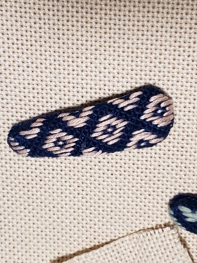 こぎん刺し　くるみパッチンピン小　はなこ 桜色