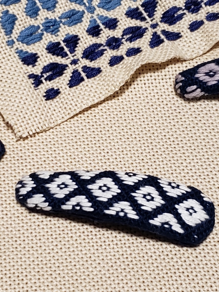 こぎん刺し　くるみパッチンピン大　はなこ　白