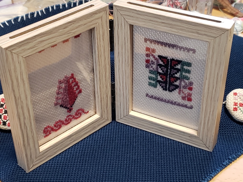 パレスチナ刺繍　2枚フレーム　杉の木と郷愁