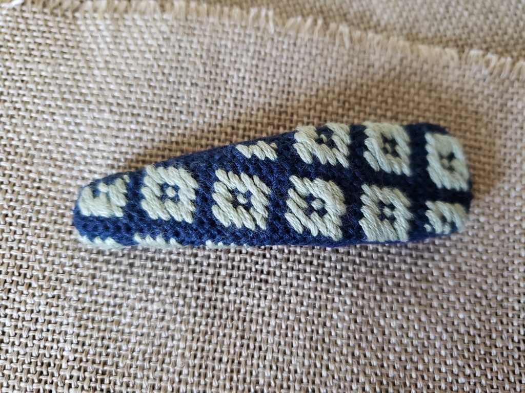 こぎん刺し　くるみパッチンピン大　はなこ　うぐいす(緑)