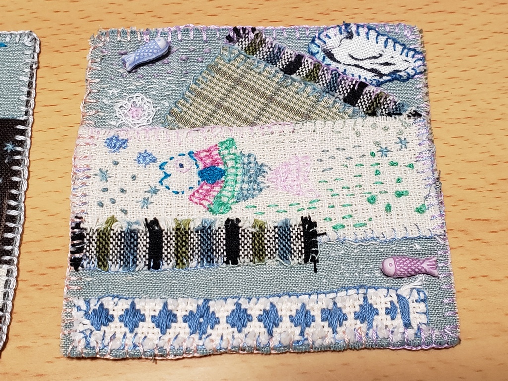 はぎれコラージュ　お魚ダーニングアート　コースターサイズ