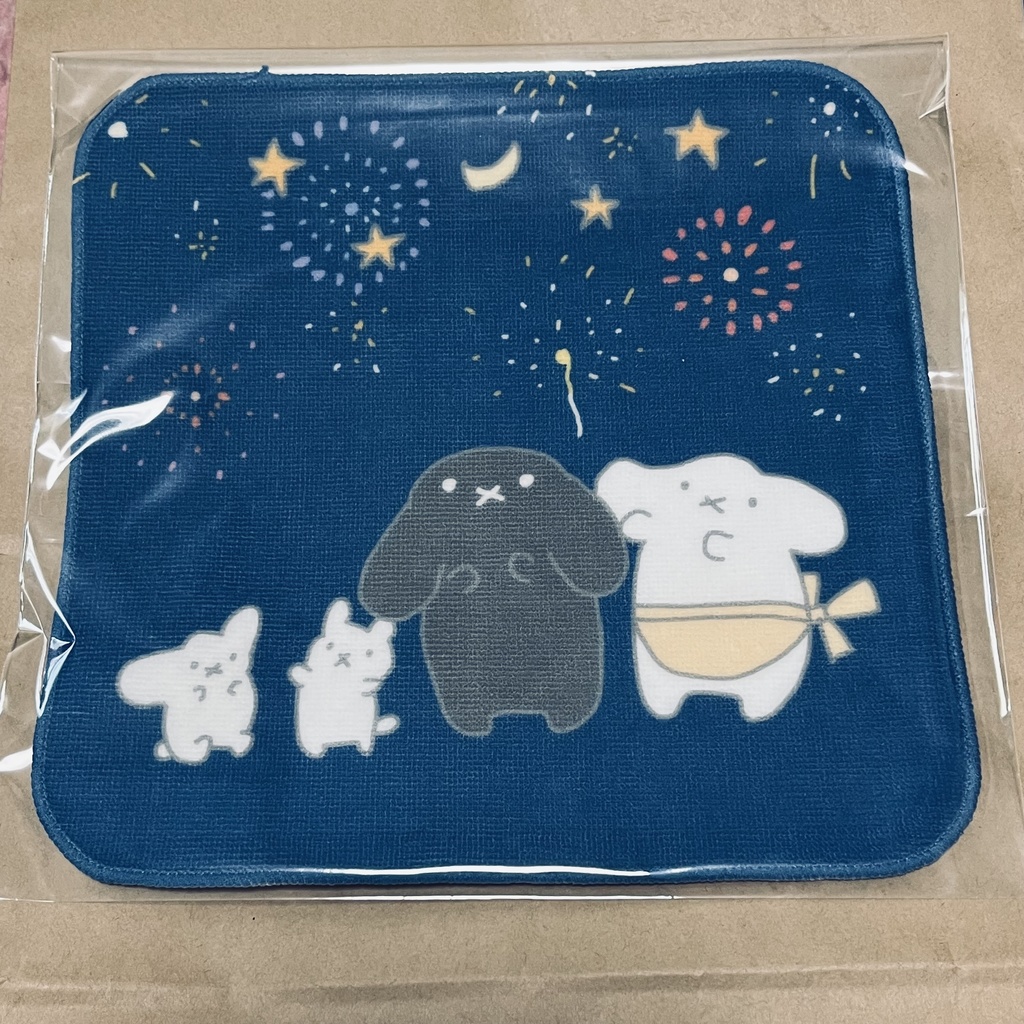 #5 家族で花火を見るうさぎちゃんハンカチ