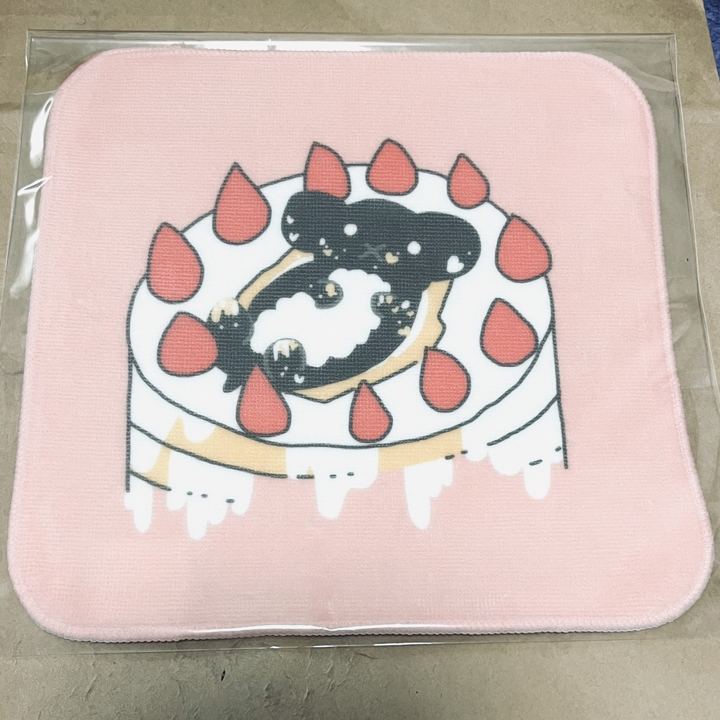 #13 ケーキに乗るうさぎハンカチ