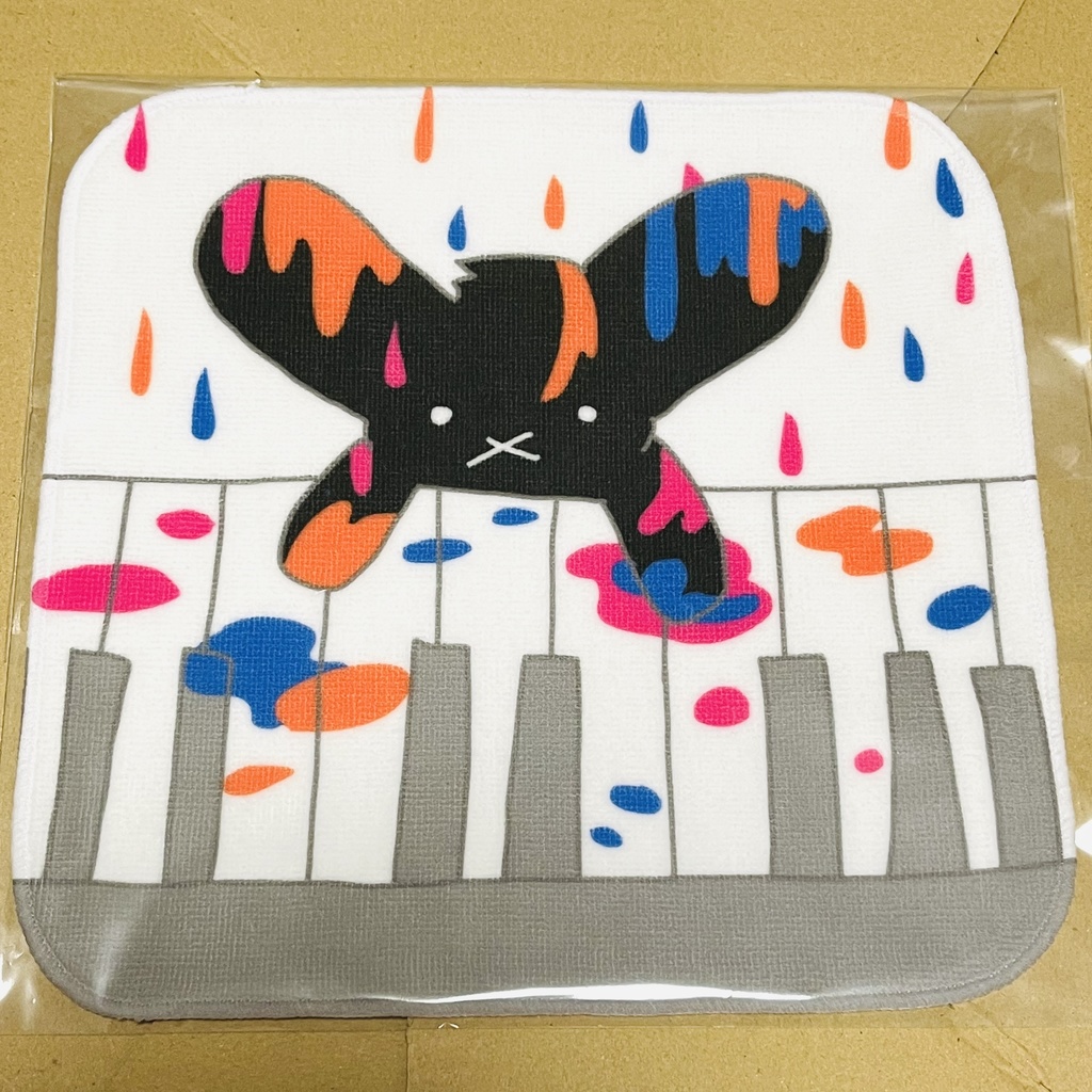 #16 ピアノとインクうさぎ　ハンカチ