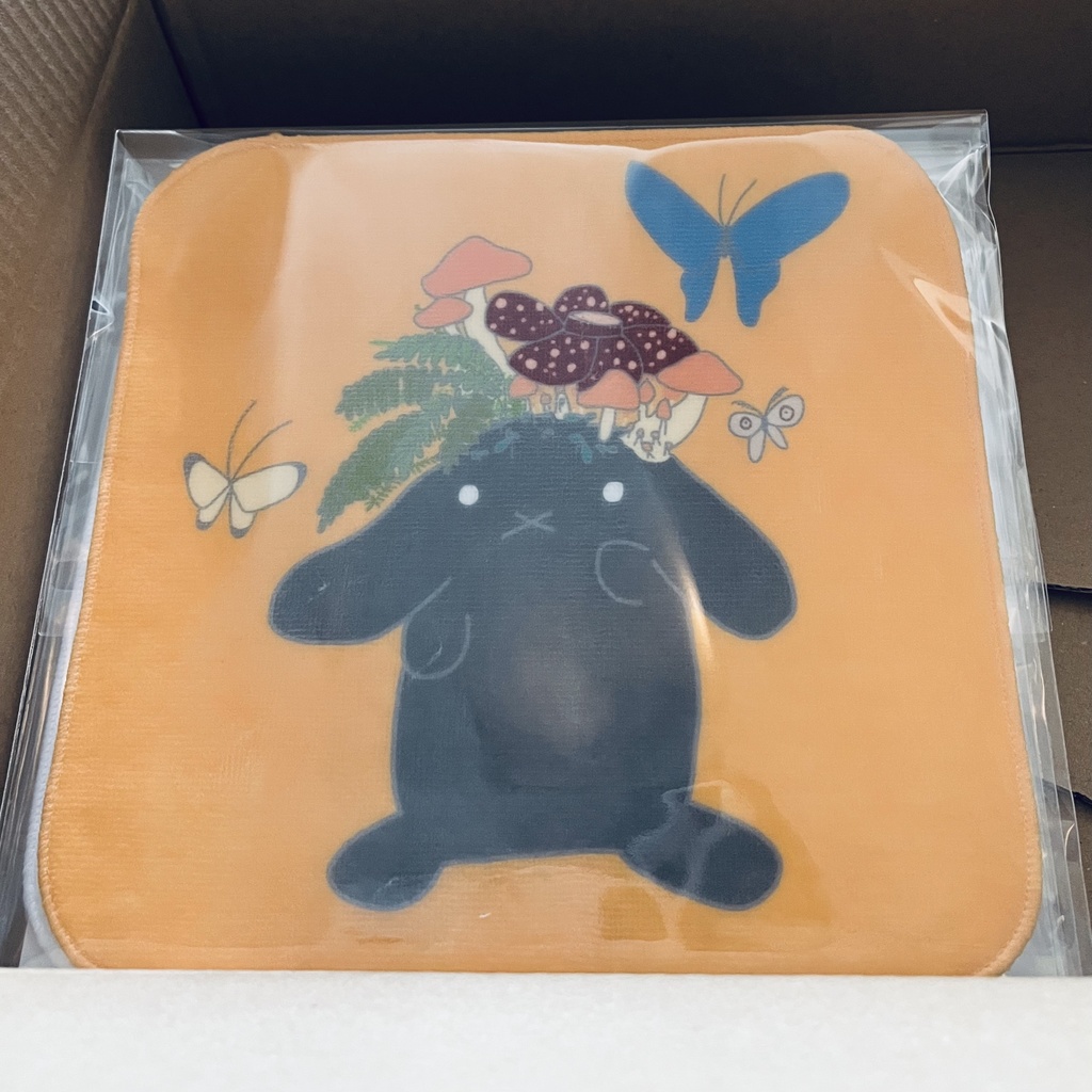 #18 アマゾンうさぎハンカチタオル