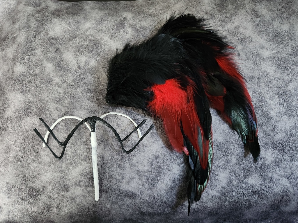 羽根 ー レッド✕ブラック ー