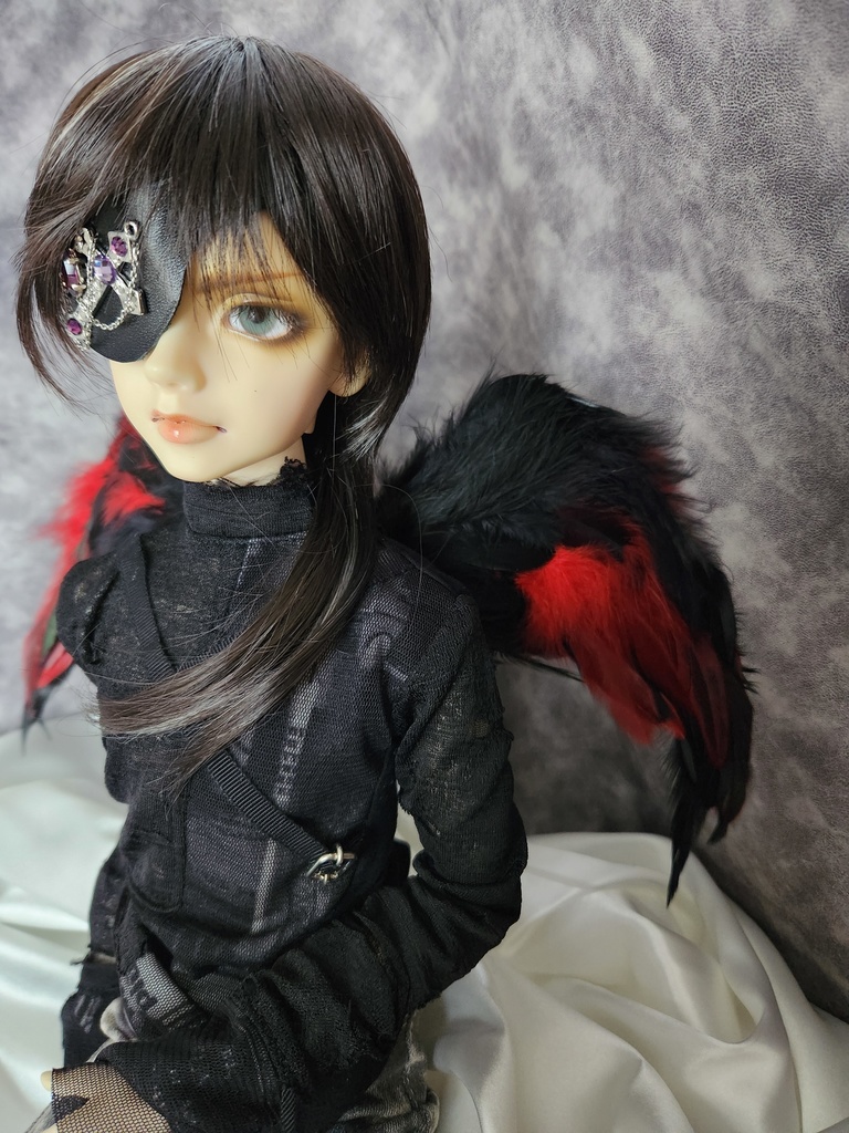 羽根 ー レッド✕ブラック ー