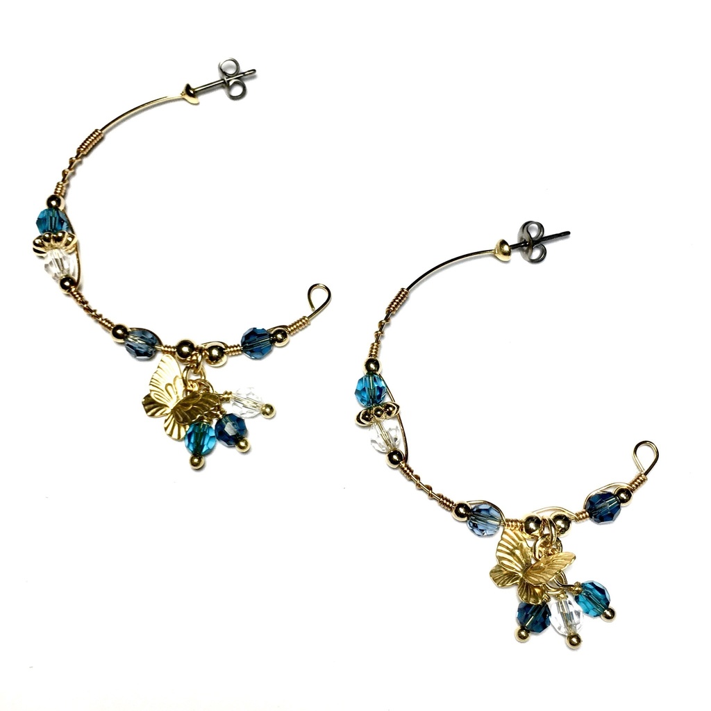 蝶が舞うフープピアス　尾リパ勇イメージ