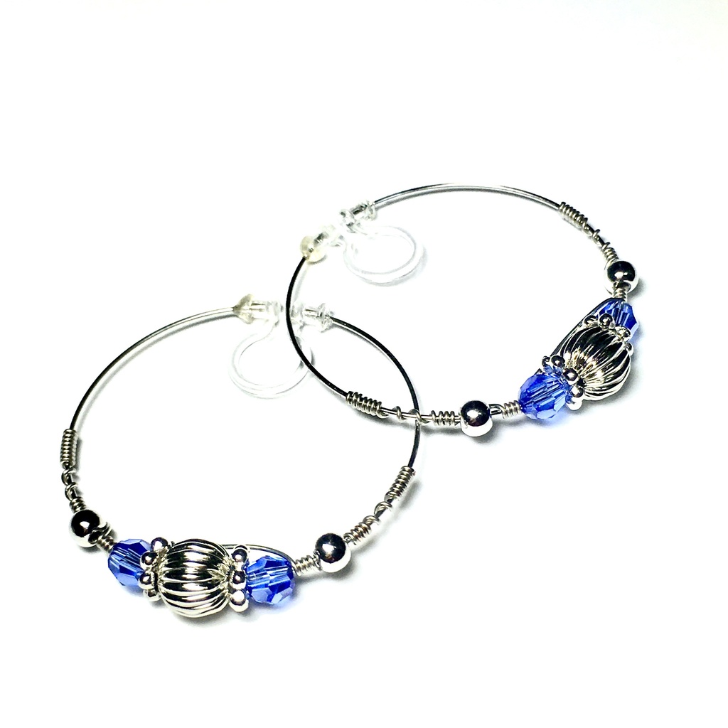 小さなアシリパさんのニンカリ風フープイヤリング　サファイア色