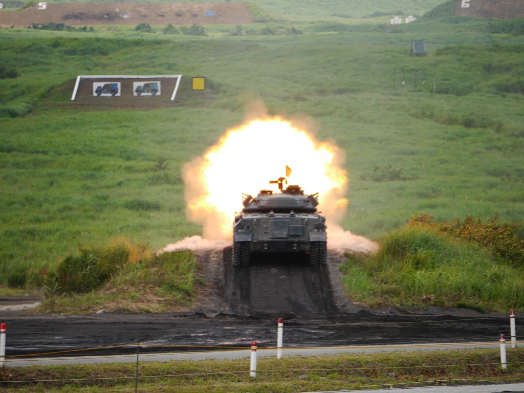 陸上自衛隊 総合火力演習 写真集 496枚収録