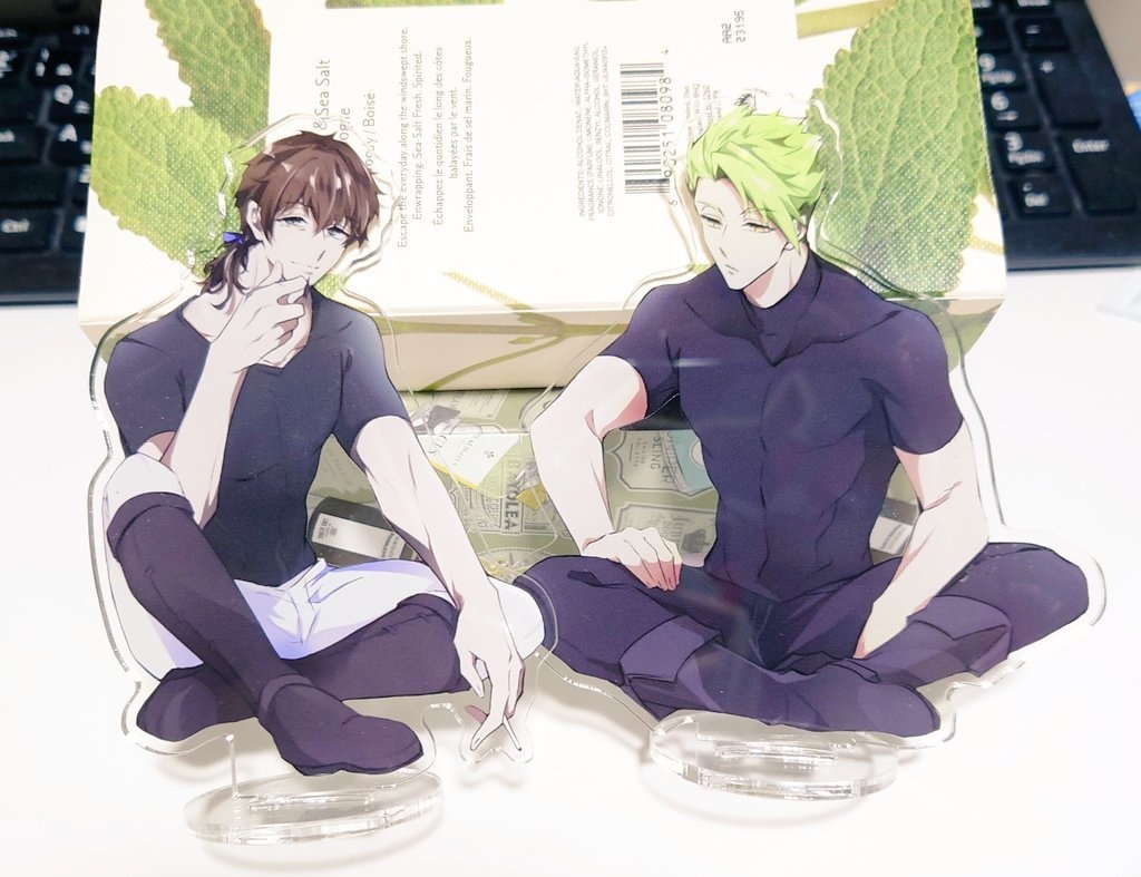 おすわりアクスタ