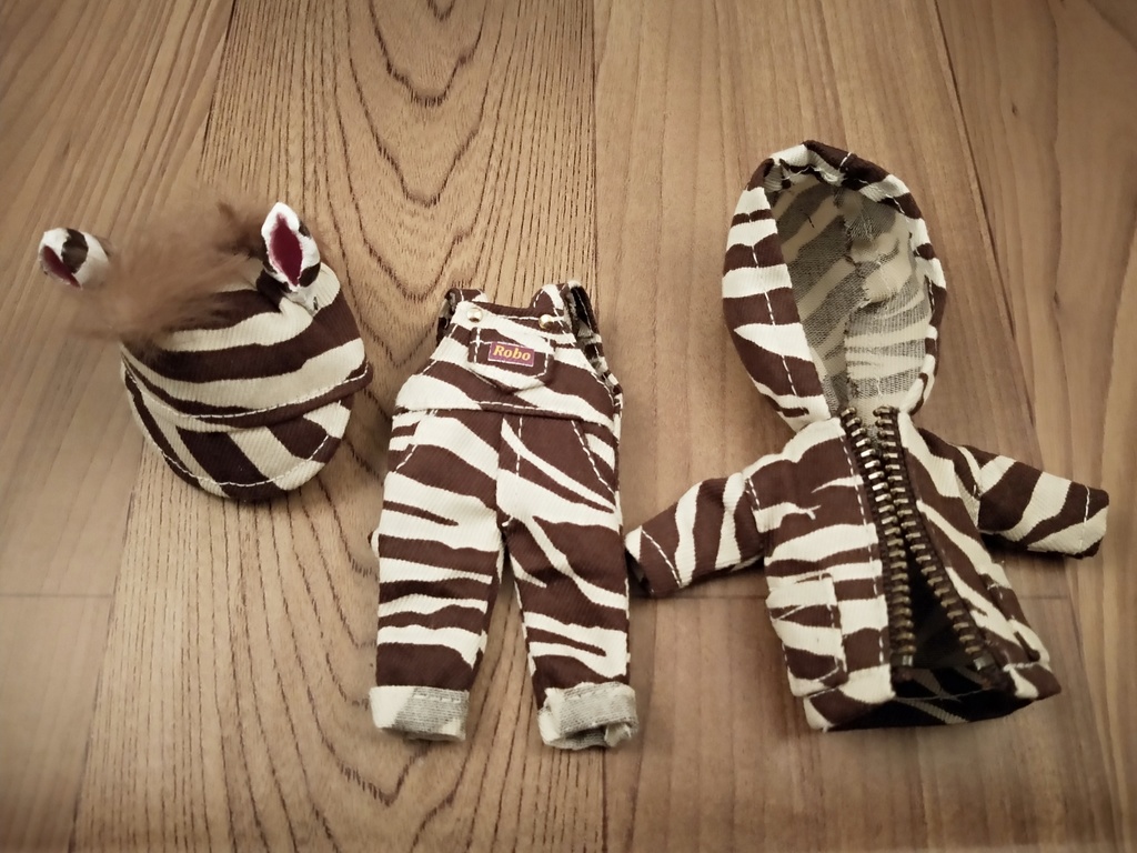 *オビツ11 茶シマウマ柄パーカーセット ドール服 ねんどろいどどーる*