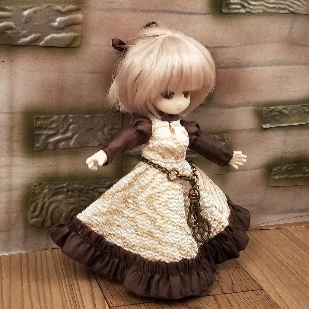 *オビツ11 白地に金ラメのドレスセット ドール服 ねんどろいどどーる*