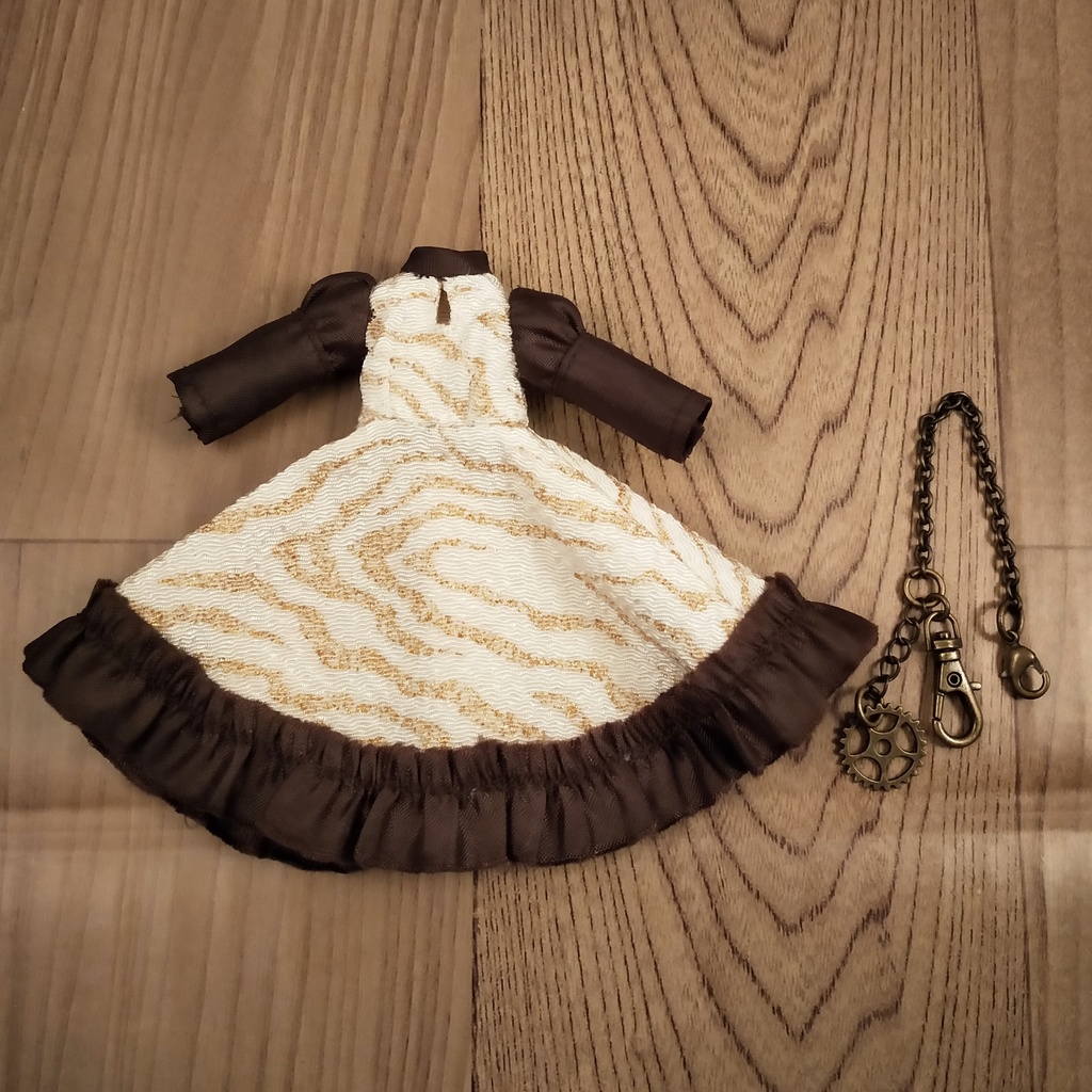 *オビツ11 白地に金ラメのドレスセット ドール服 ねんどろいどどーる*