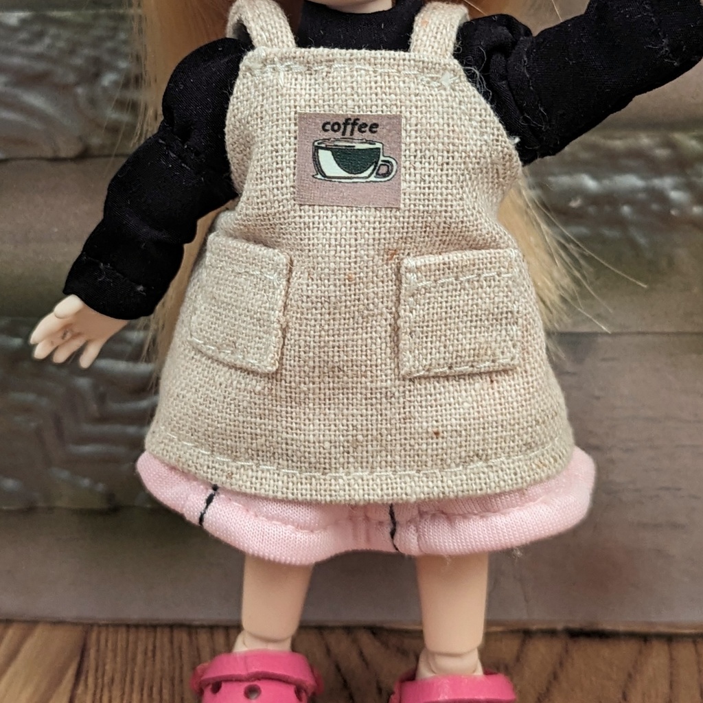 *オビツ11 エプロンのみ カフェ柄 麻 ドール服 ねんどろいどどーる*