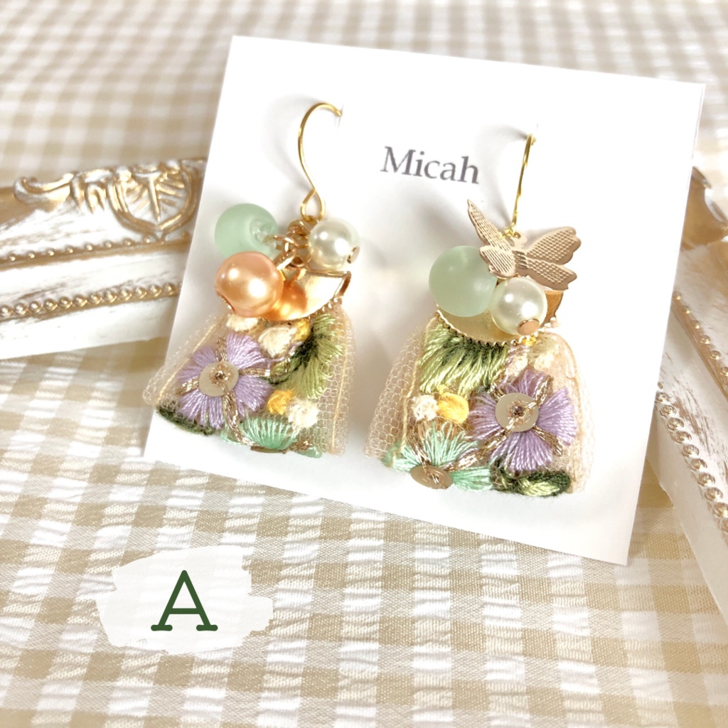 蝶とお花の刺繍リボンピアス