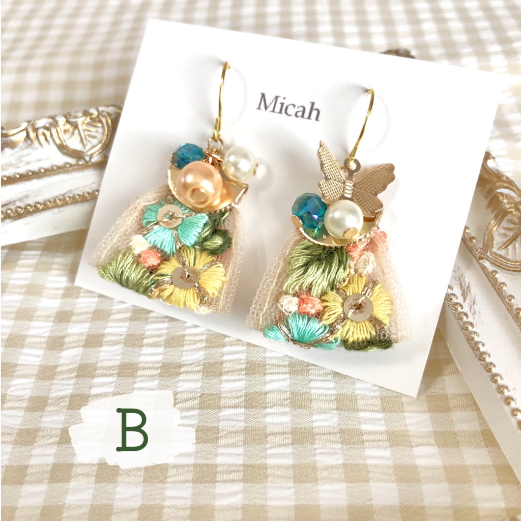 蝶とお花の刺繍リボンピアス - Micah - BOOTH