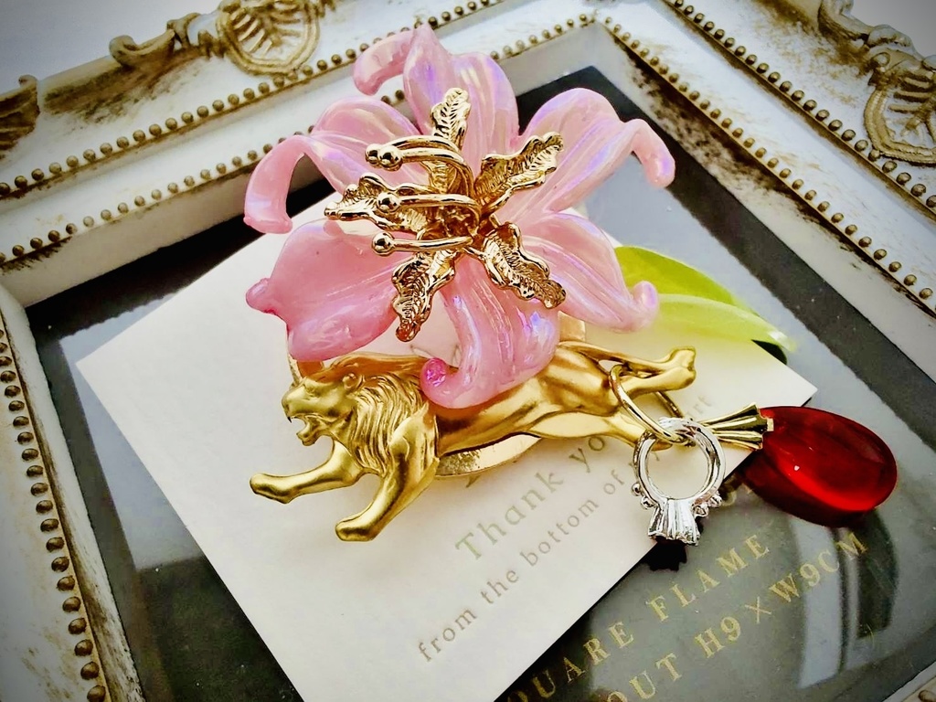 ルージュ紋章概念ブローチ🌸🦁