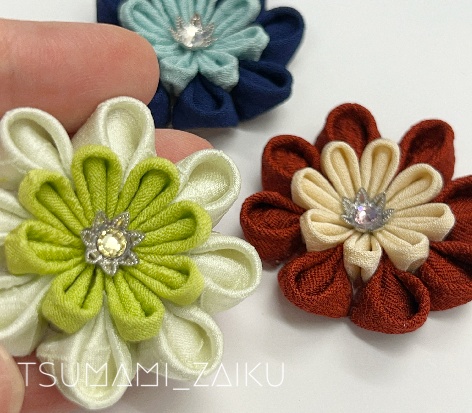 おうちつまみ細工第十回「二段姫菊ブローチ」重陽の節句