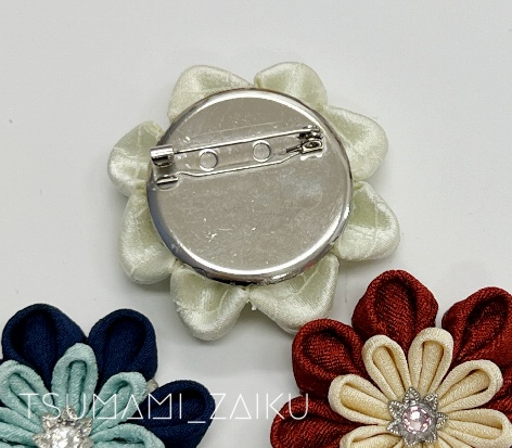 おうちつまみ細工第十回「二段姫菊ブローチ」重陽の節句