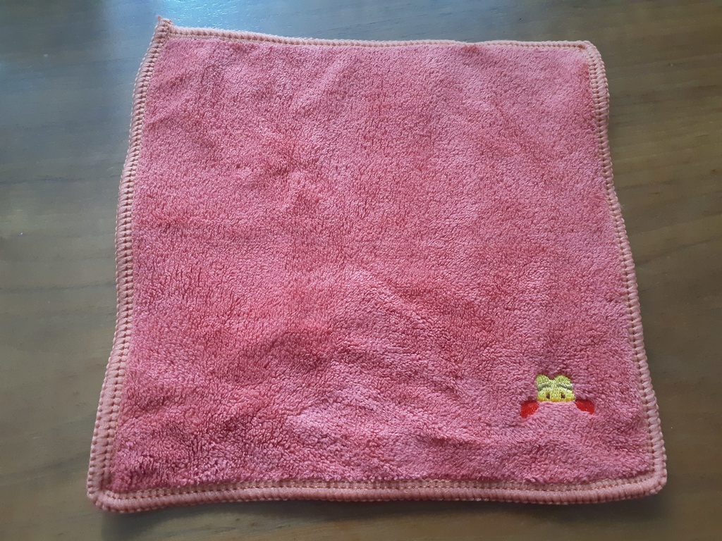 ふわふわホねこハンカチ🐱