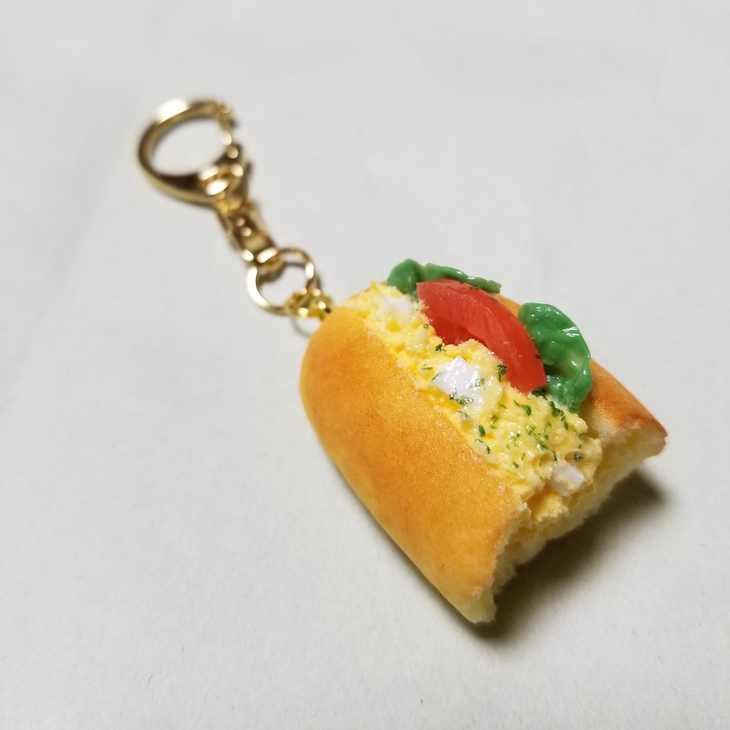 食べかけパンのキーホルダー　たまごVer.
