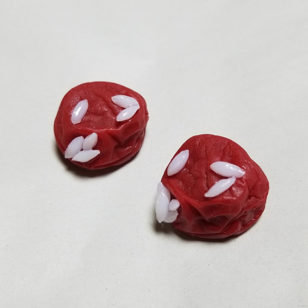 梅干しブローチ　しそ漬け