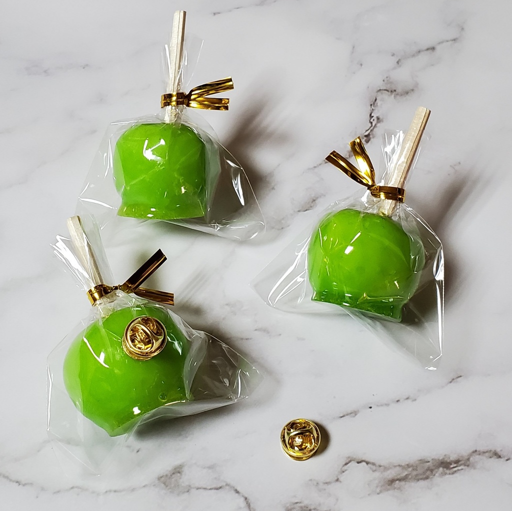 青りんご飴のピンバッジ