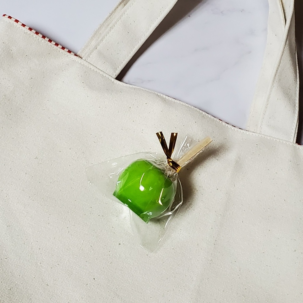 青りんご飴のピンバッジ