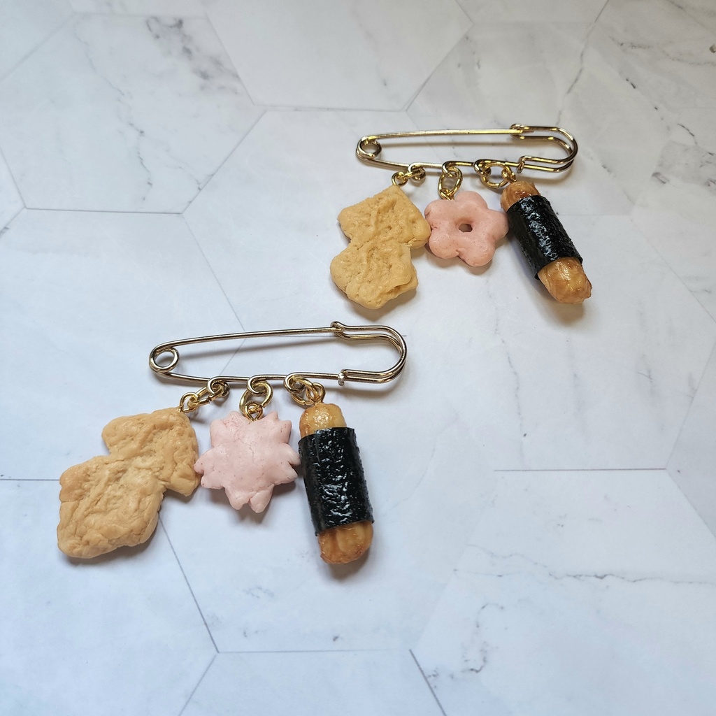 あられのブローチ