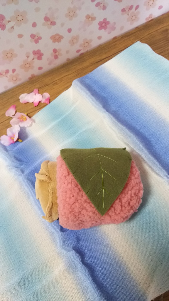 4月18日21時~販売【小豆餡+渋め緑の葉】さくらもち服