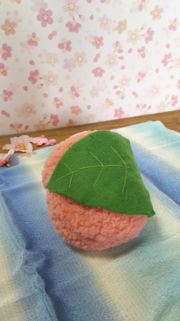 4月4日22時~販売【さくら餡+明るめ緑の葉】さくらもち服