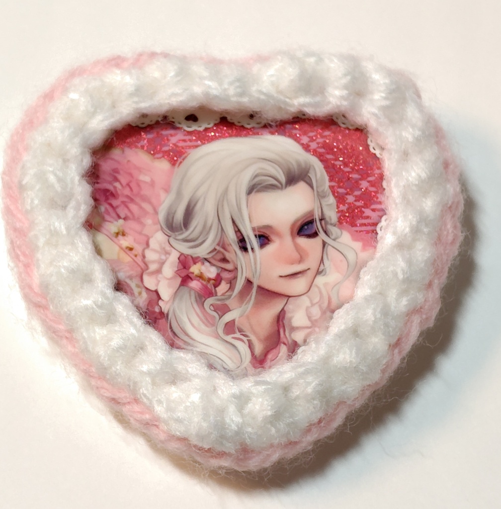 オーダーメイドハート型缶バッジ編み物カバー