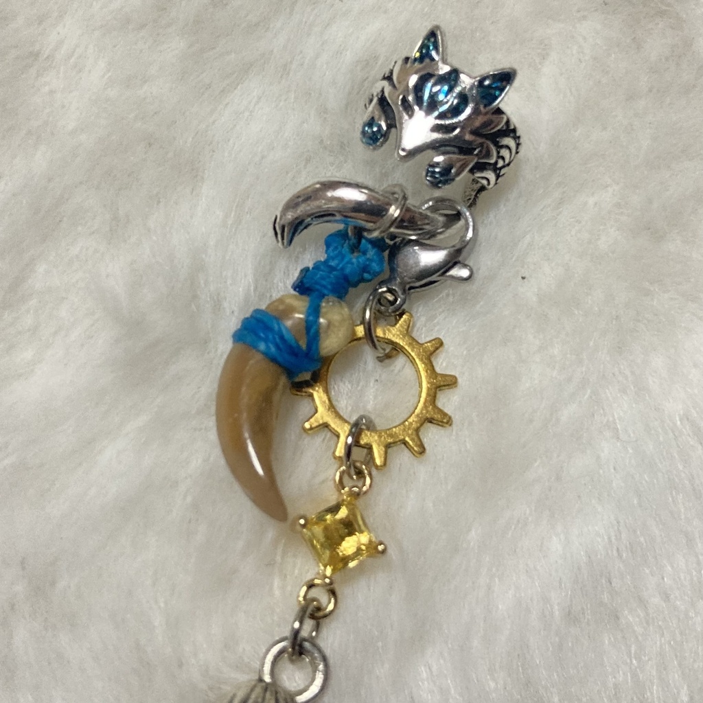 【ハンドメイド•レジン】星狐の耳飾り 片耳販売