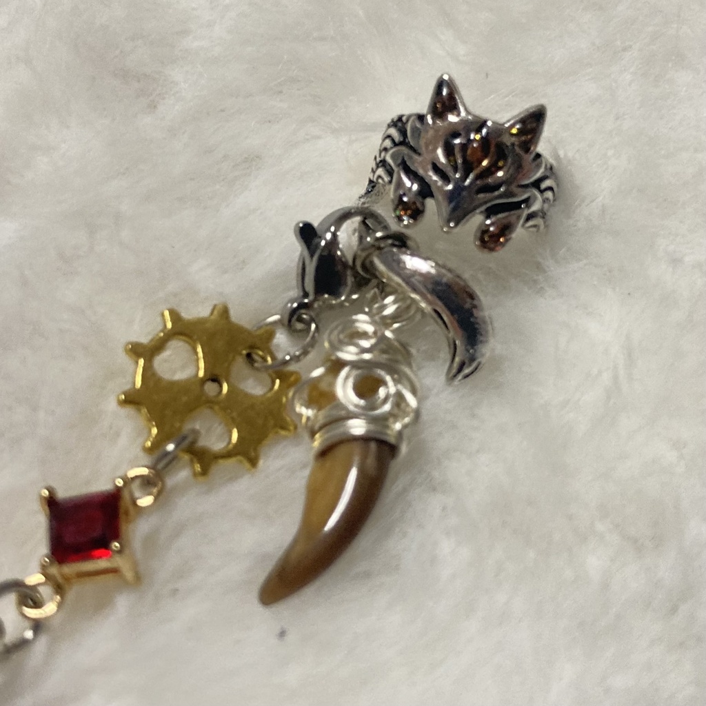 【ハンドメイド•レジン】星狐の耳飾り 片耳販売