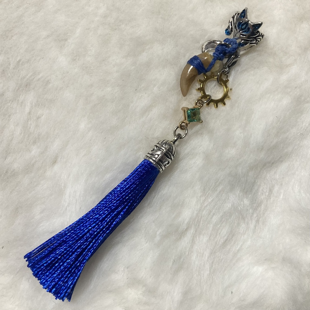 【ハンドメイド•レジン】星狐の耳飾り 片耳販売