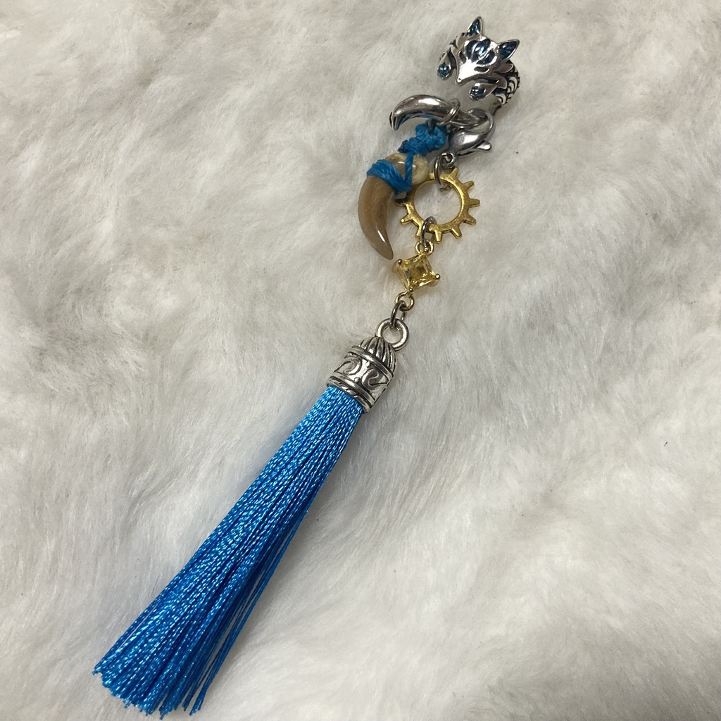 【ハンドメイド•レジン】星狐の耳飾り 片耳販売