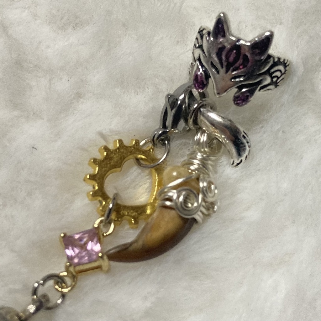 【ハンドメイド•レジン】星狐の耳飾り 片耳販売