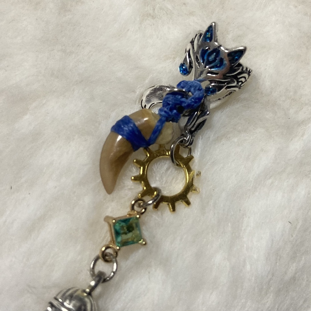 【ハンドメイド•レジン】星狐の耳飾り 片耳販売