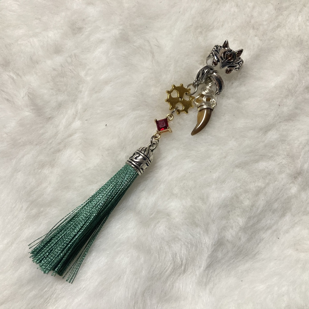 【ハンドメイド•レジン】星狐の耳飾り 片耳販売