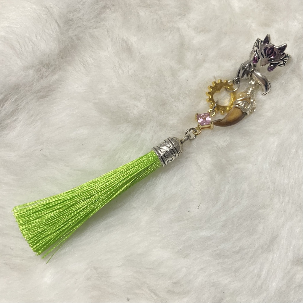【ハンドメイド•レジン】星狐の耳飾り 片耳販売