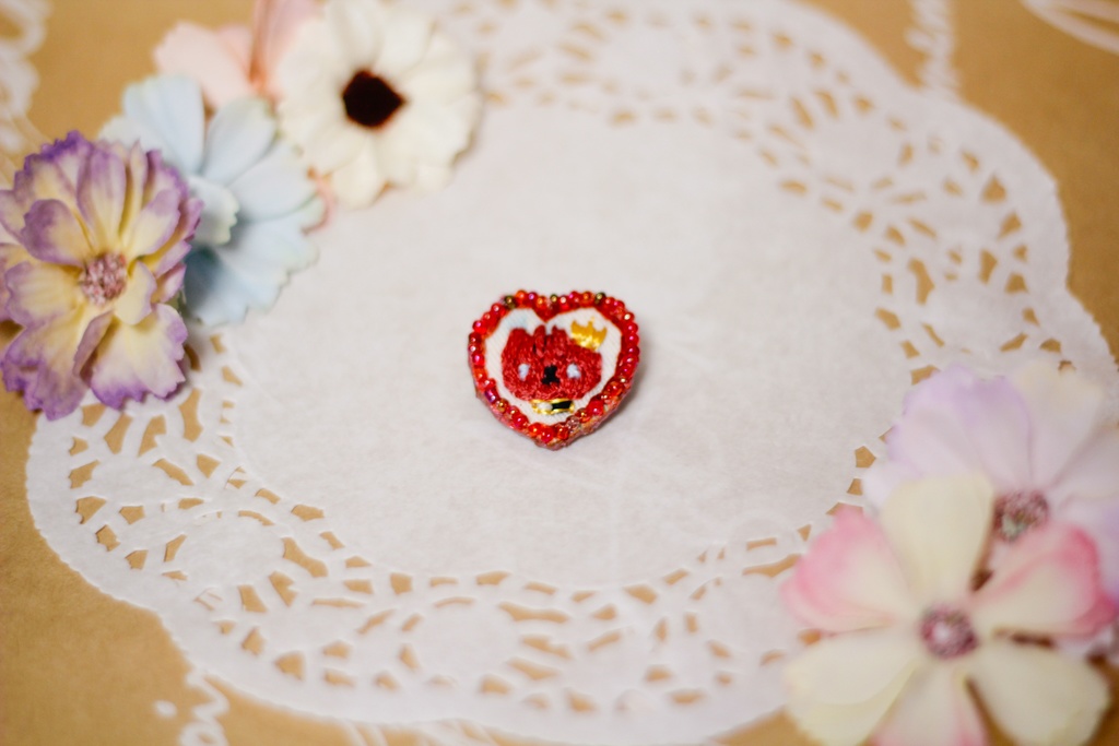 受注制作 ツイステ刺繍ブローチ 醤油役です Booth