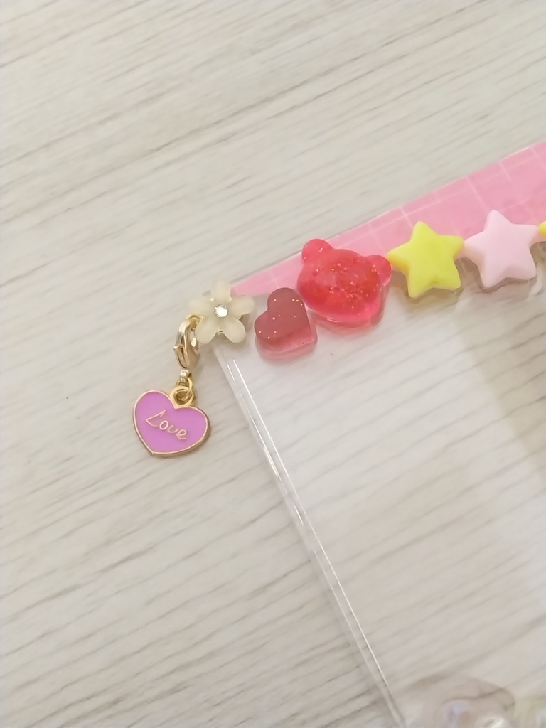 デコトレカケースチャーム付き